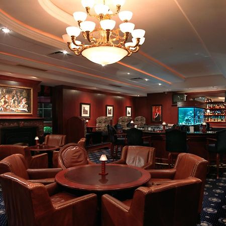 Chateau Louis Hotel & Conference Centre Edmonton Esterno foto