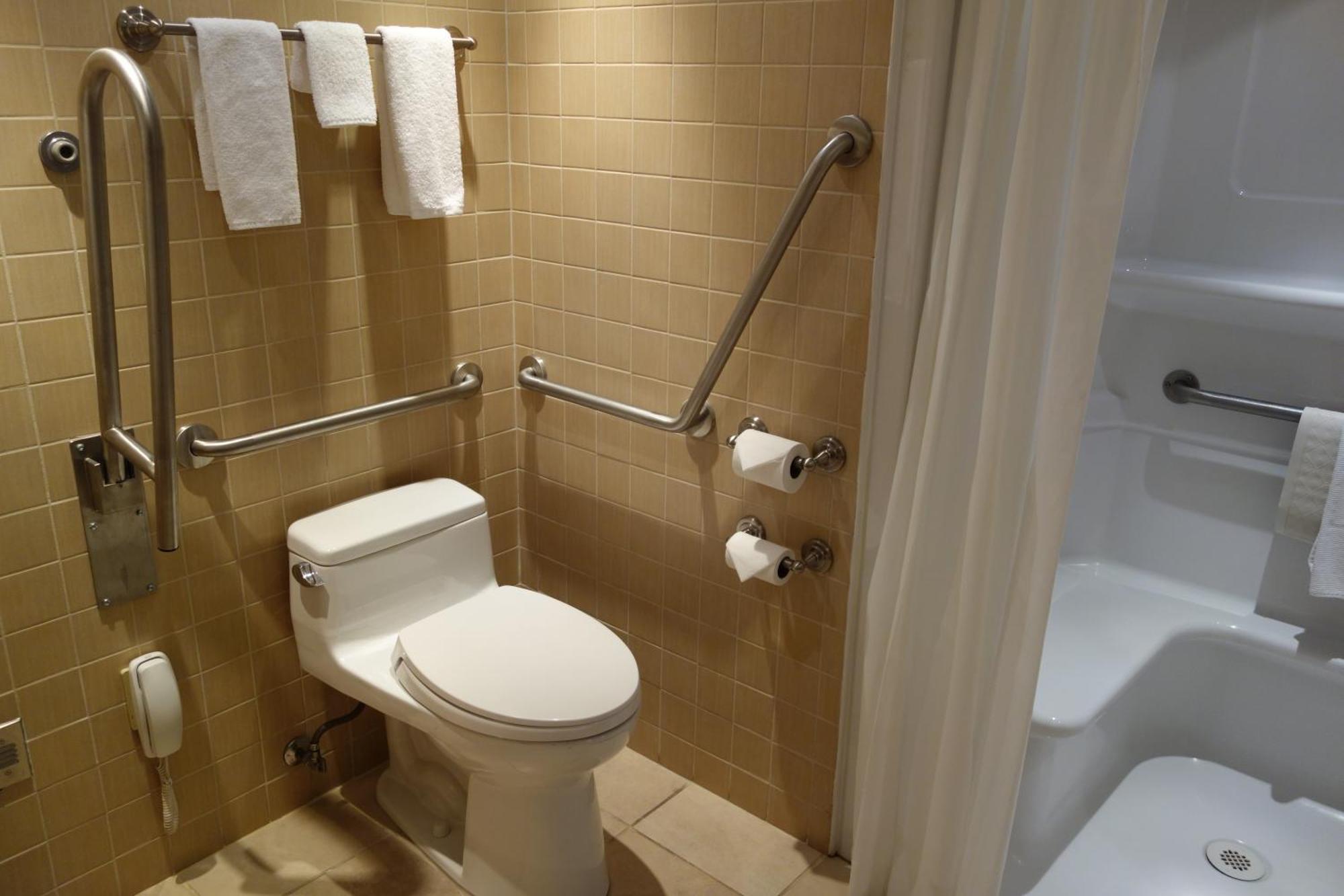 Chateau Louis Hotel & Conference Centre Edmonton Esterno foto