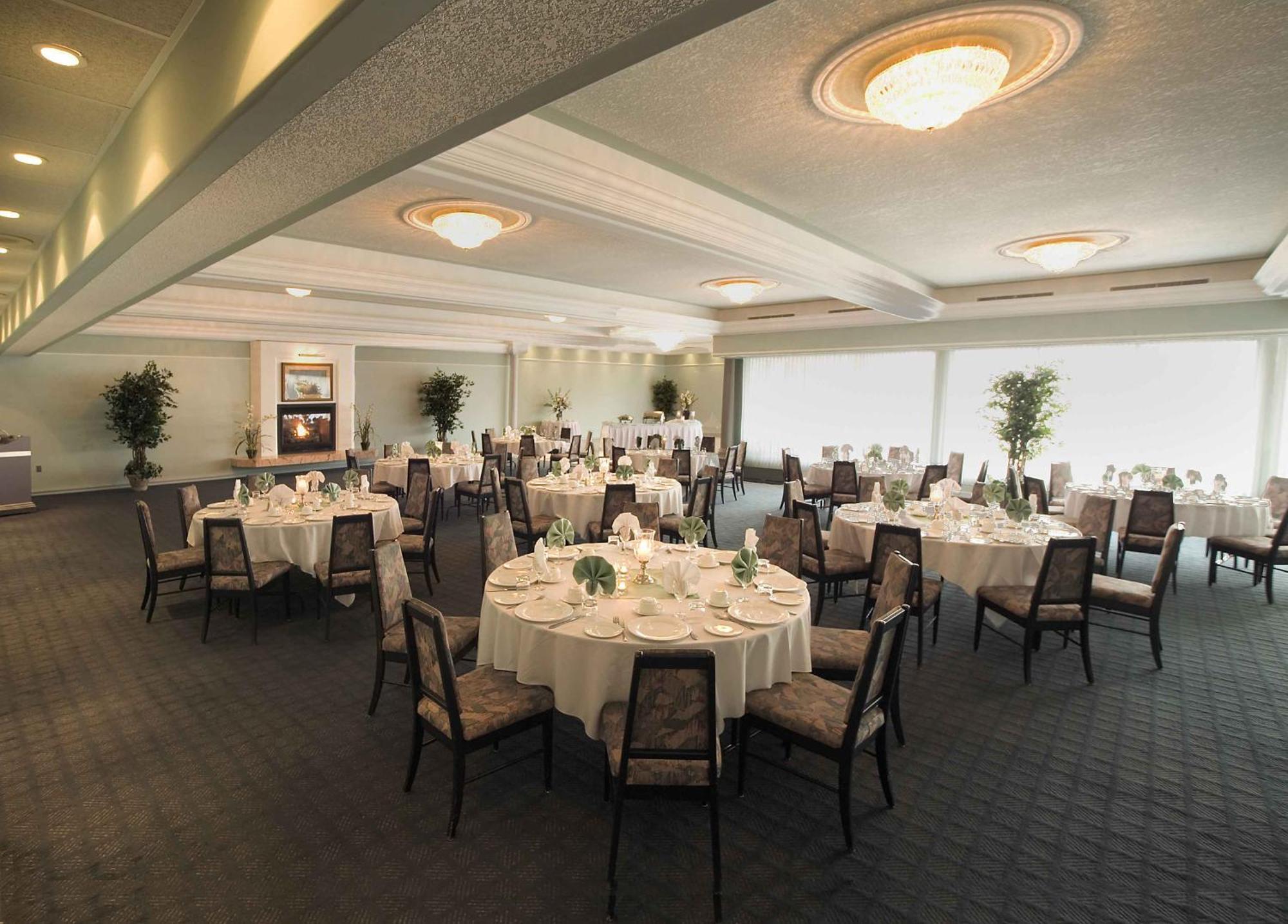 Chateau Louis Hotel & Conference Centre Edmonton Esterno foto