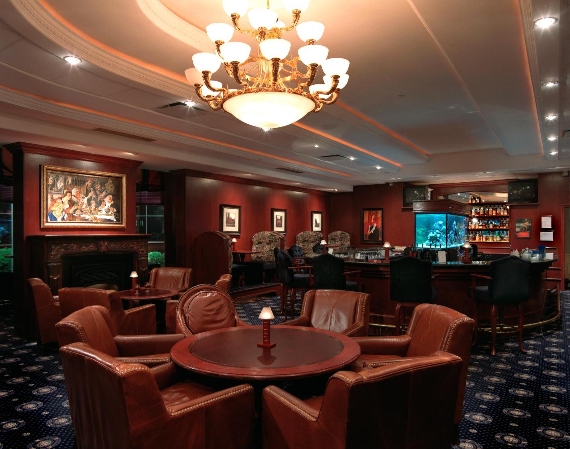 Chateau Louis Hotel & Conference Centre Edmonton Esterno foto