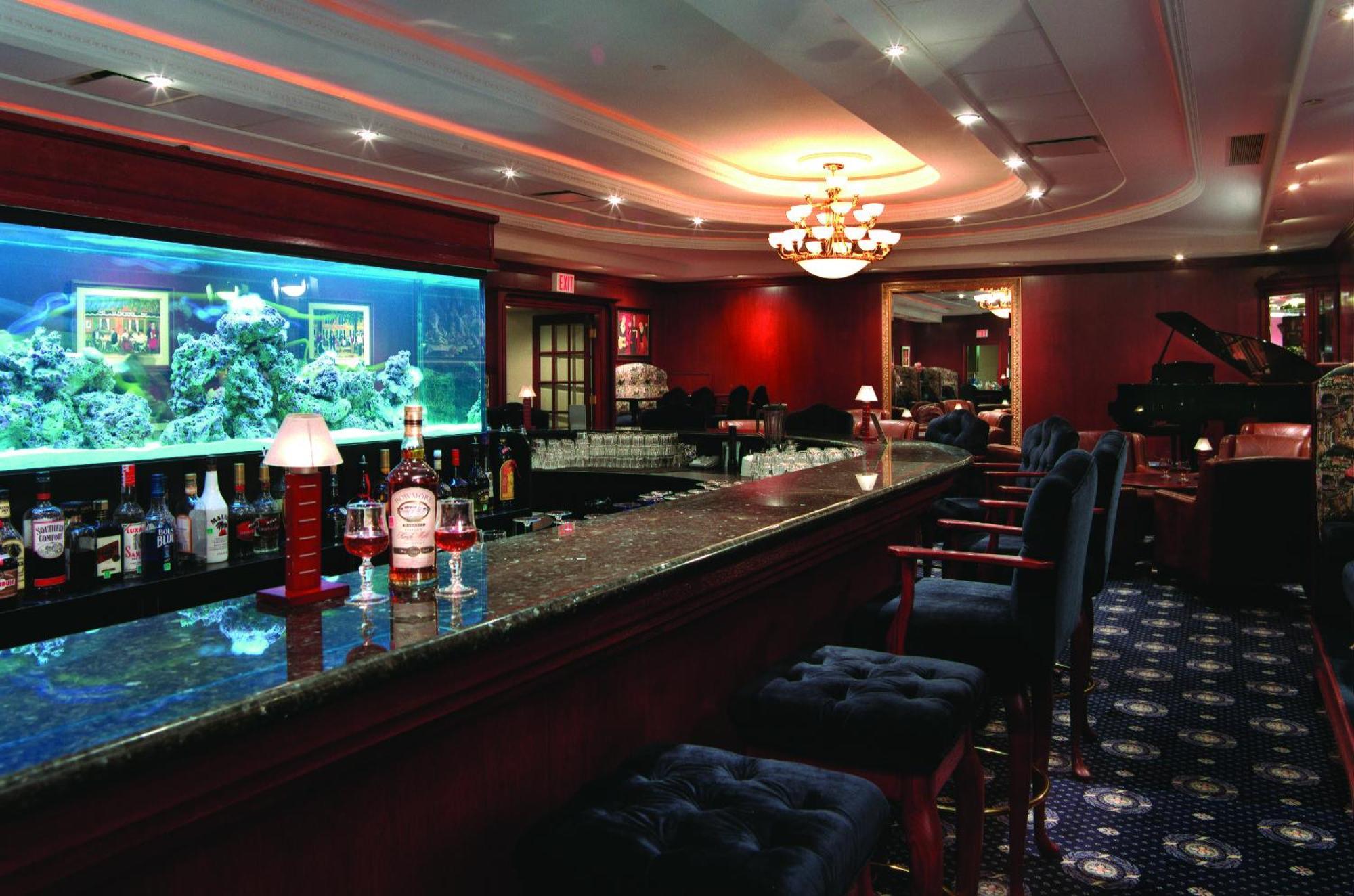 Chateau Louis Hotel & Conference Centre Edmonton Esterno foto