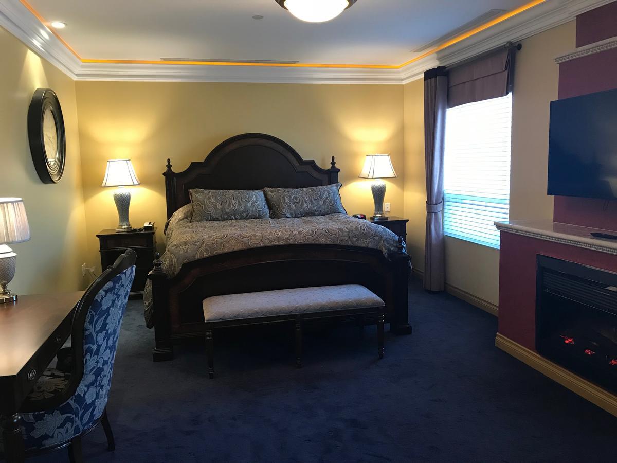 Chateau Louis Hotel & Conference Centre Edmonton Esterno foto