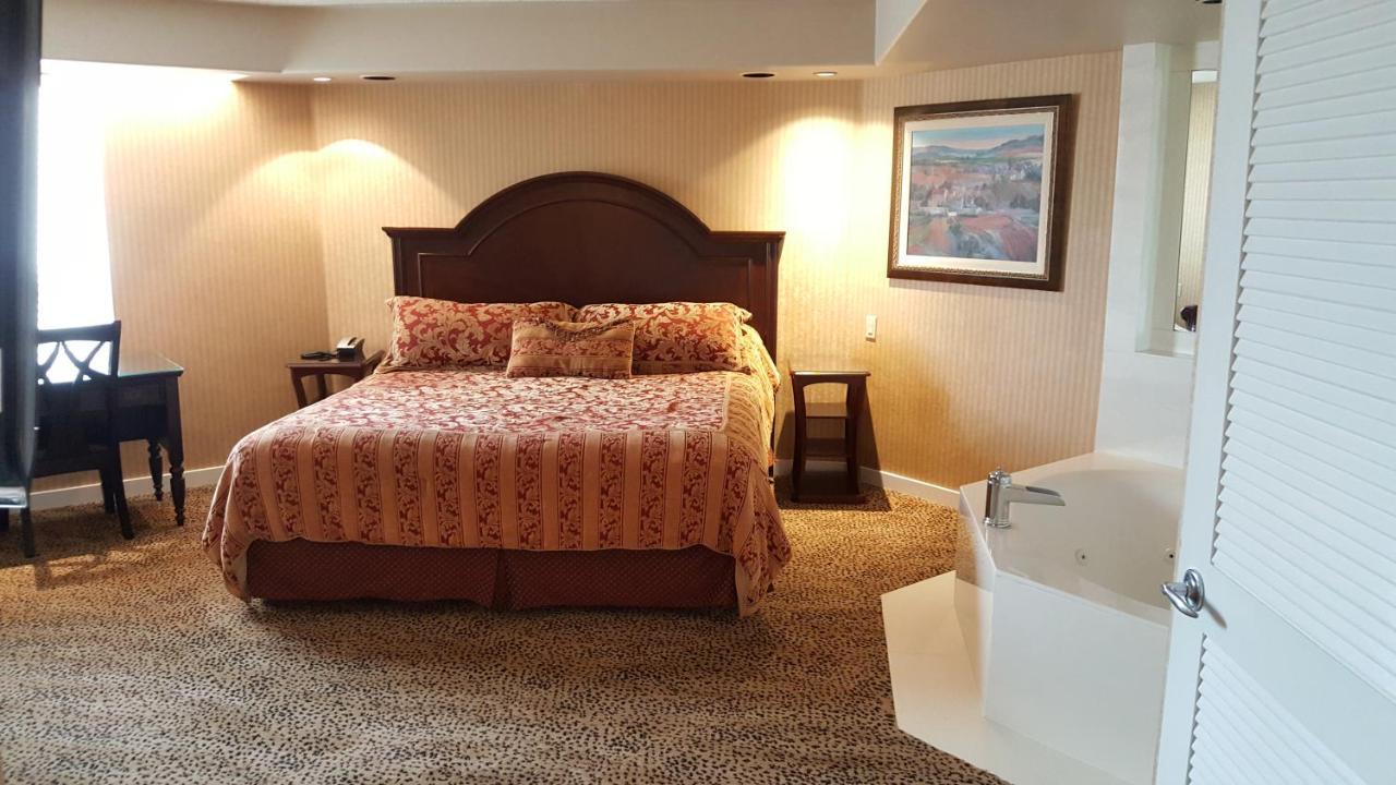 Chateau Louis Hotel & Conference Centre Edmonton Esterno foto