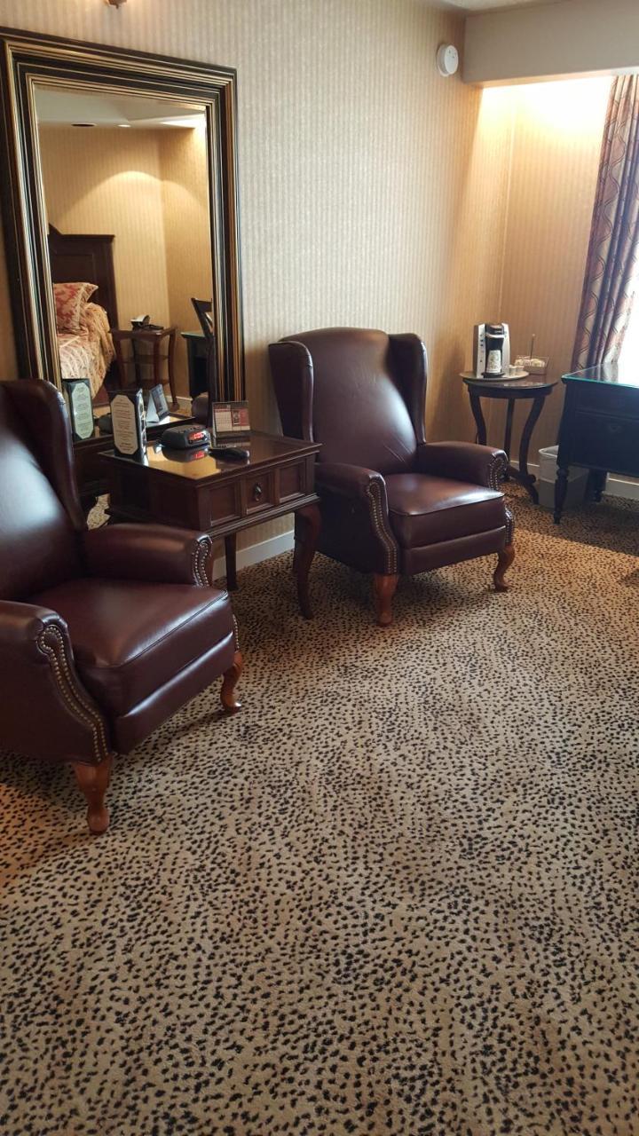 Chateau Louis Hotel & Conference Centre Edmonton Esterno foto