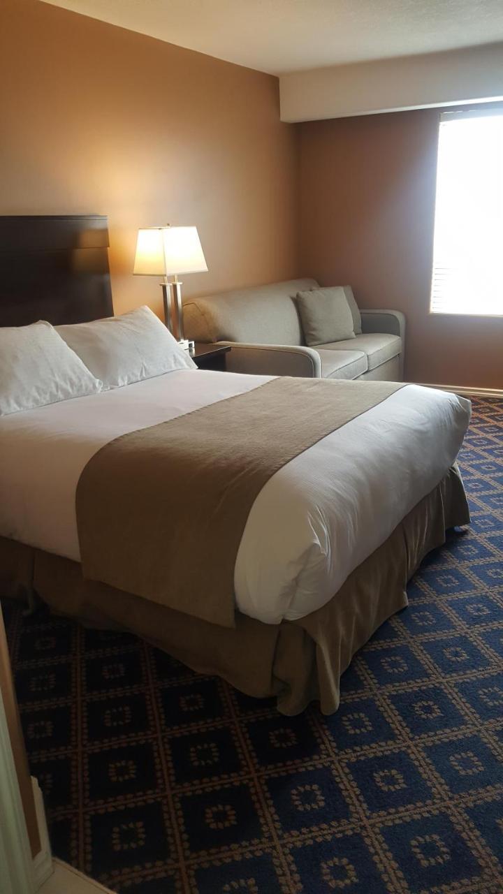 Chateau Louis Hotel & Conference Centre Edmonton Esterno foto