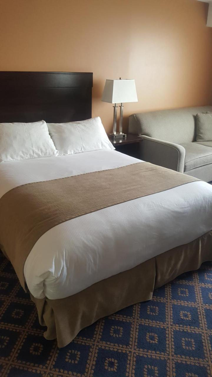 Chateau Louis Hotel & Conference Centre Edmonton Esterno foto