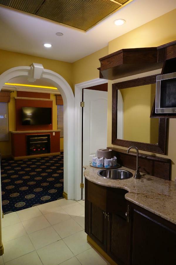 Chateau Louis Hotel & Conference Centre Edmonton Esterno foto