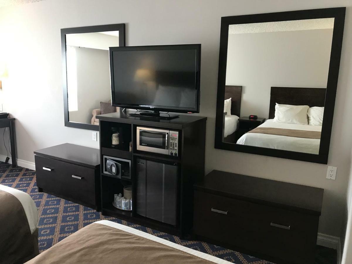 Chateau Louis Hotel & Conference Centre Edmonton Esterno foto