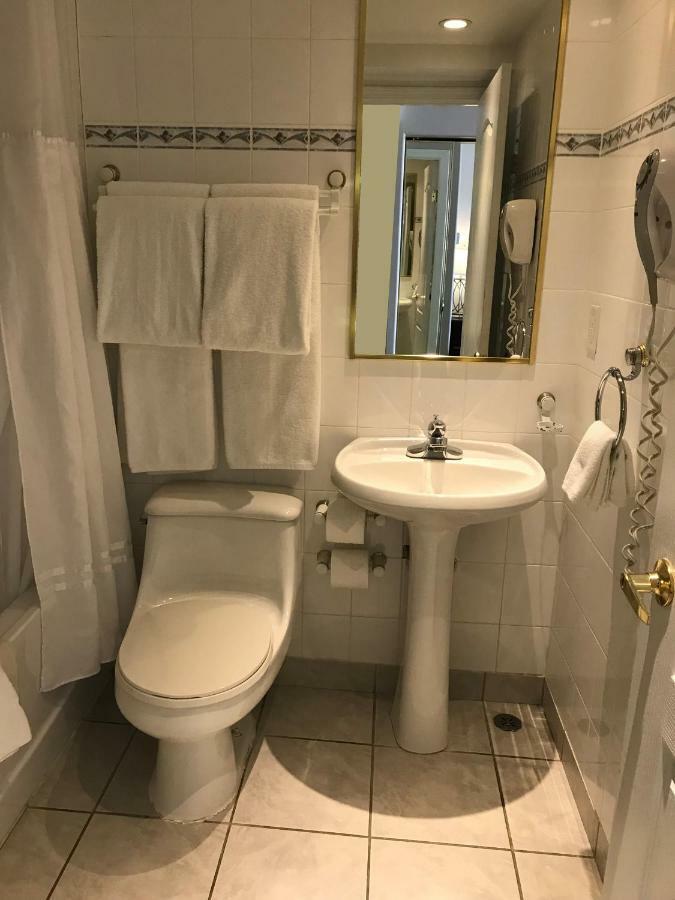 Chateau Louis Hotel & Conference Centre Edmonton Esterno foto