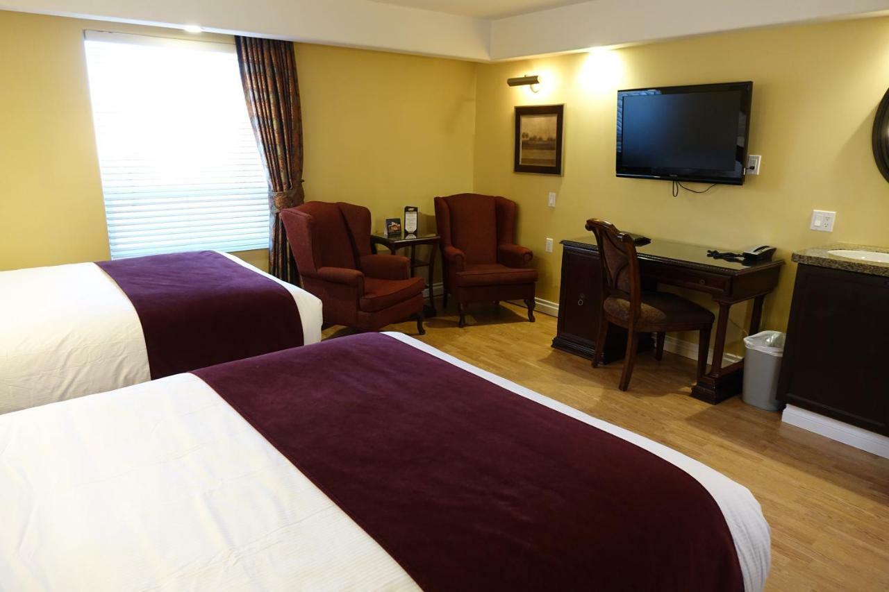 Chateau Louis Hotel & Conference Centre Edmonton Esterno foto