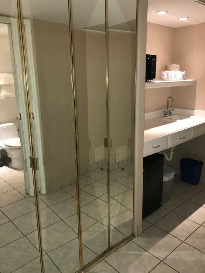 Chateau Louis Hotel & Conference Centre Edmonton Esterno foto