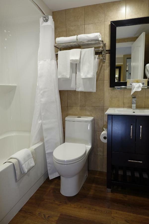 Chateau Louis Hotel & Conference Centre Edmonton Esterno foto