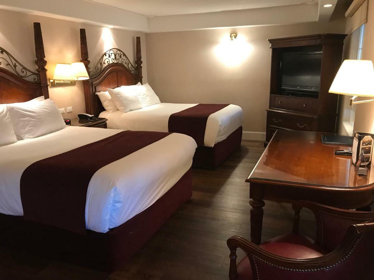 Chateau Louis Hotel & Conference Centre Edmonton Esterno foto